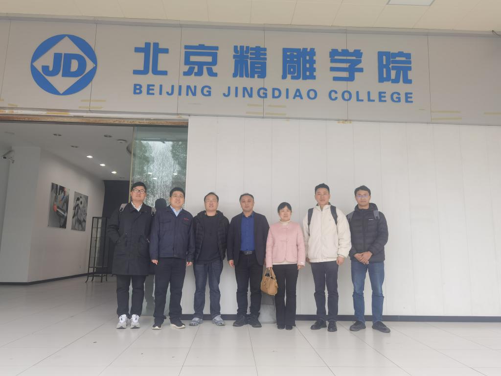 咸宁市省级工艺美术大师续恒150余天精雕细琢 蛋雕作品《中国梦》荣获省级大奖(图1)